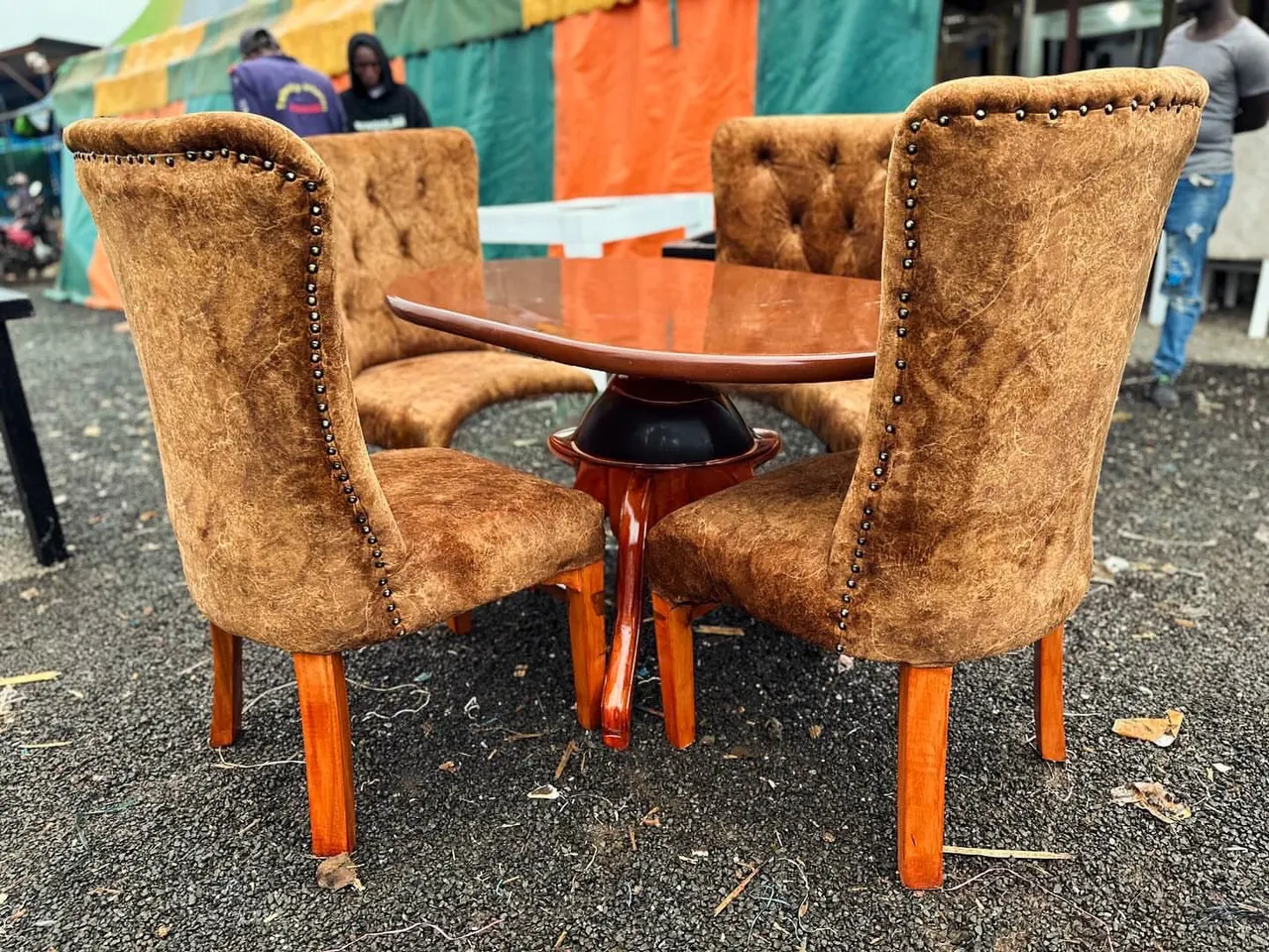 Brown Velvet Button-Tufted 4-Seater Dining Set