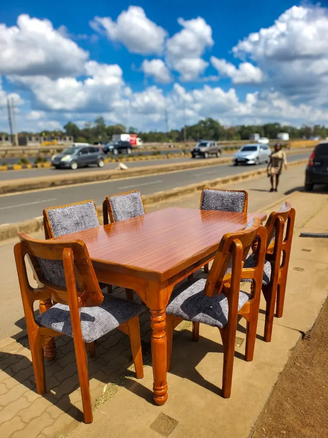 Brown Traditional 6-Seater Dining Set
